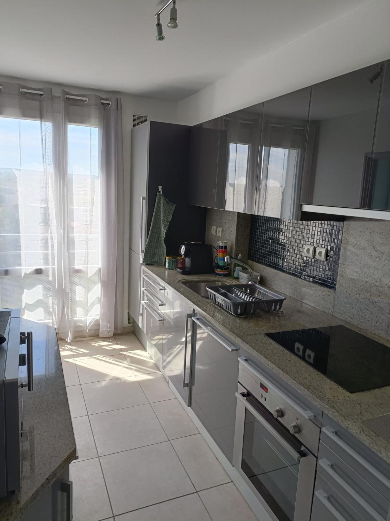 Apartment Centre, 6 Voyageurs